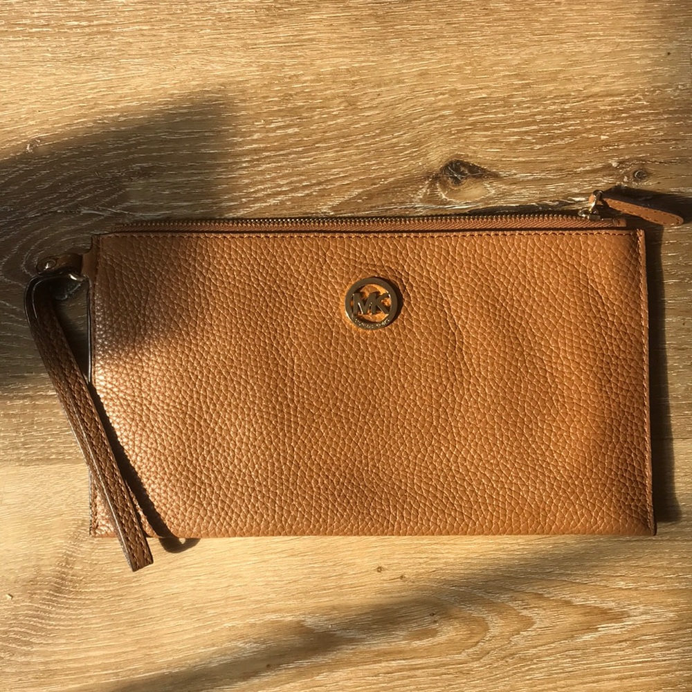 NWOT Michael Kors wristlet